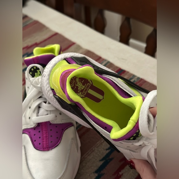 Nike Air / Size 7.5 us / worn once inside - Picture 3 of 6